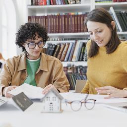Alumna realizando prácticas profesionales en empresa
