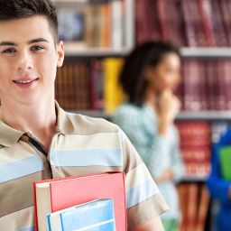 Alumno de Mikeldi estudiando FP