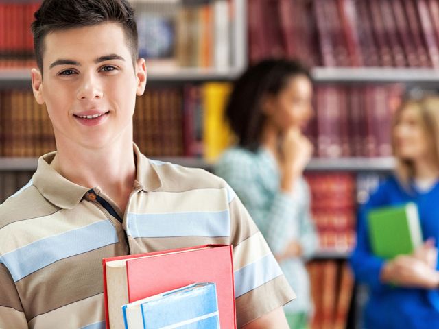Alumno de Mikeldi estudiando FP