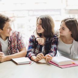 Alumnos participando en un curso de formación de Hobetuz