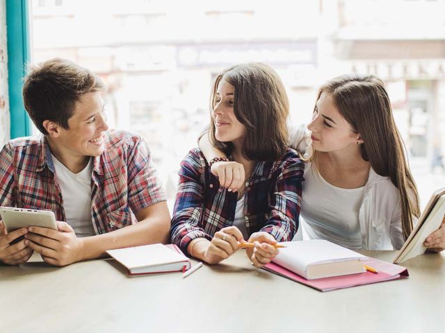 Alumnos participando en un curso de formación de Hobetuz